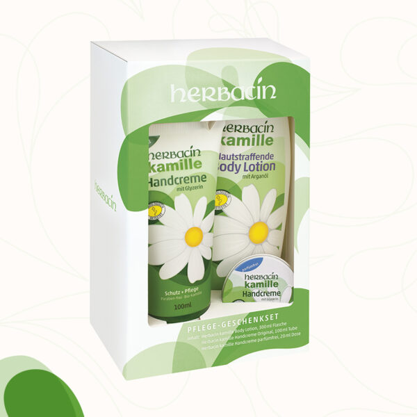 Herbacin Kamille Handcreme, Herbacin hautstraffende Body Lotion und Herbacin Handcreme parfümfrei in einem grünen Geschenkkarton