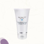 Die Herbacin Regenerating Cream Mask in der 75 ml Tube ist eine Gesichtsmaske zur Unterstützung der Hautregeneration mit Sheabutter, Süßmandelöl, Macadamianussöl, Arganöl, Hyaluronsäure, Extrakten der Weißen Lupine und reifer Melone, Carnosin und Same der Mattenbohne