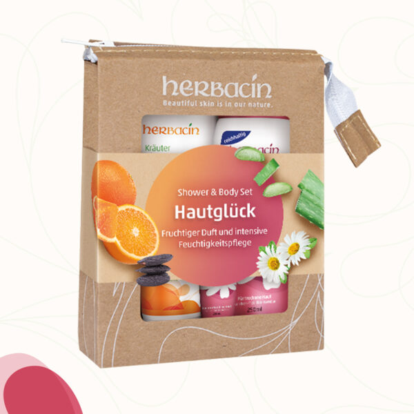 Das Herbacin Geschenk-Set Hautglück bestehend aus einer 200 ml Tube Herbacin Kräuter Shower Gel Orange-Tonkabohne, der 250 ml Flasche Herbacin Intensiv Pflege Body Lotion und einer 20 ml Tube Herbacin Intensiv Pflege Creme